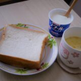 食パンとコーンスープ