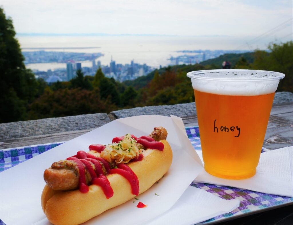 神戸布引ハーブ園のハニーマスタードのホットドッグと六甲ビール