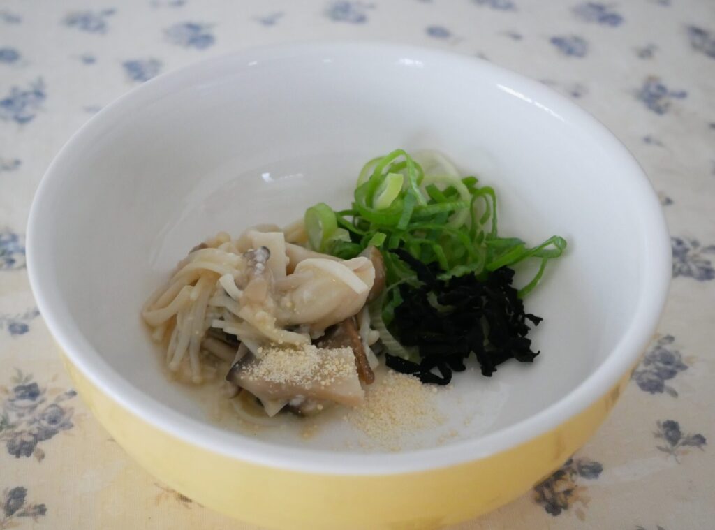 即席塩麹きのこスープ(湯を注ぐ前)
