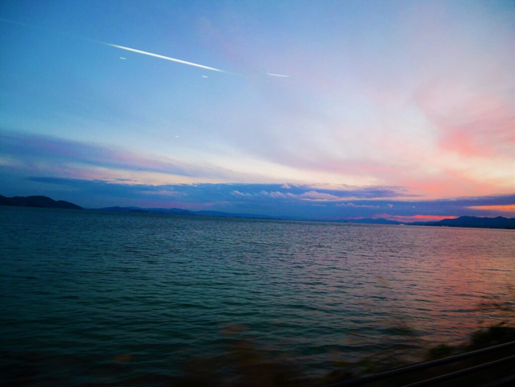 夕暮れが近い琵琶湖